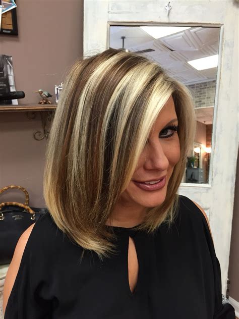 Your hair will graze one shoulder and fall on the chest on the other side. . Medium hair highlights